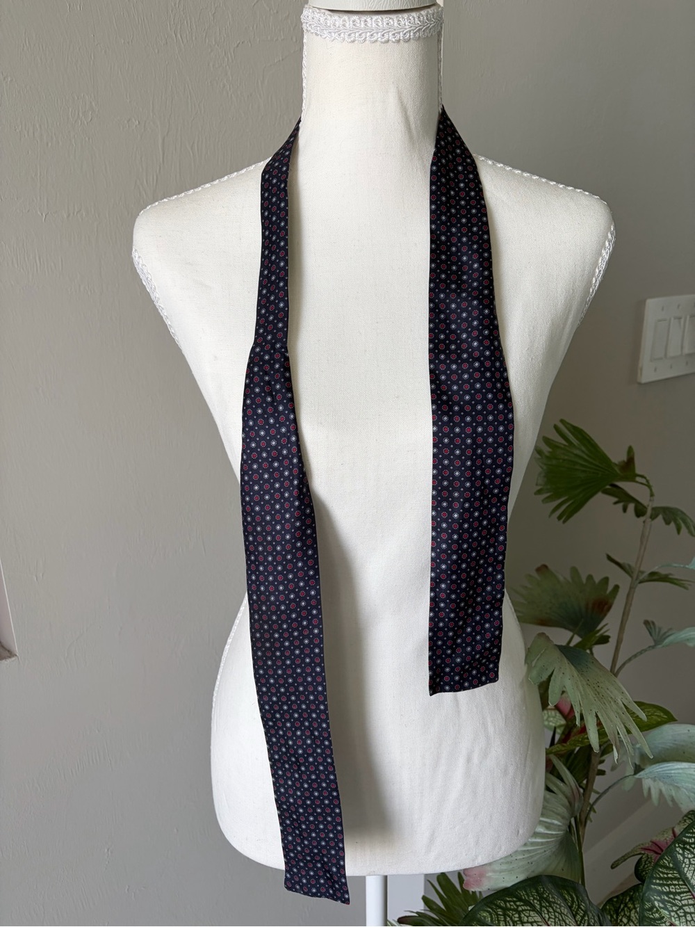 Symphony Scarfs-New York Women’s Navy Patterned Silk Skinny Tie